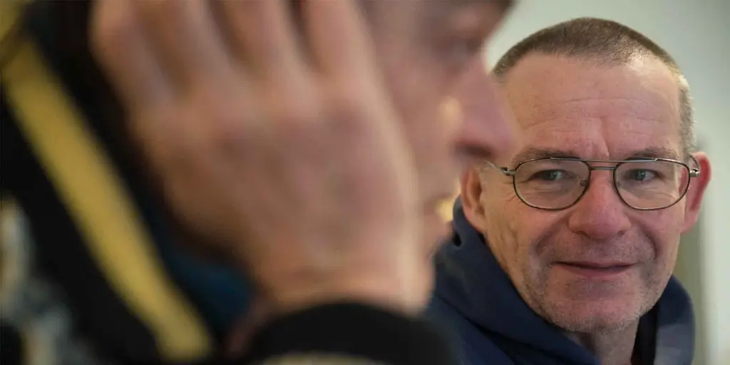 Zwei Männer im Gespräch