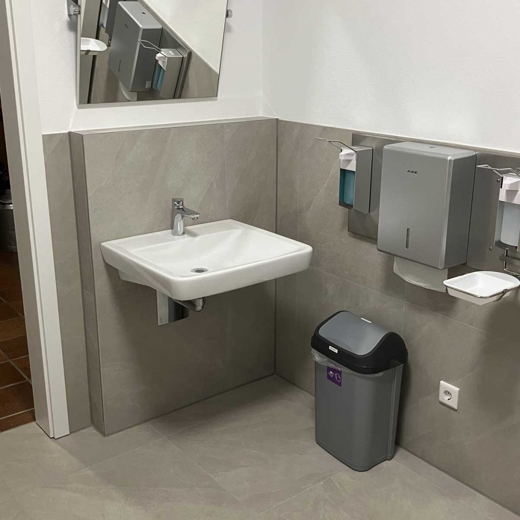 Eine behindertengerechte Toilette